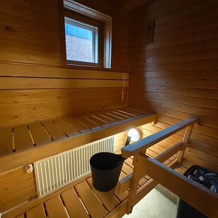 شقة Mid Haven Cozy With Sauna, Glassed Balcony And Free Parking *